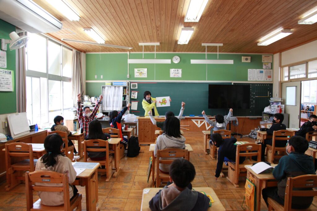 郡上の小学校にて環境教育授業