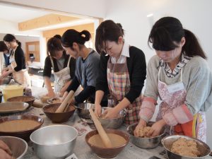 ※満員御礼※【暮らしの学校】ひだまり姉妹の味噌づくり体験ワークショップ