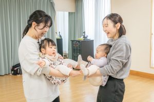 【暮らしの学校】青空おやこヨガ