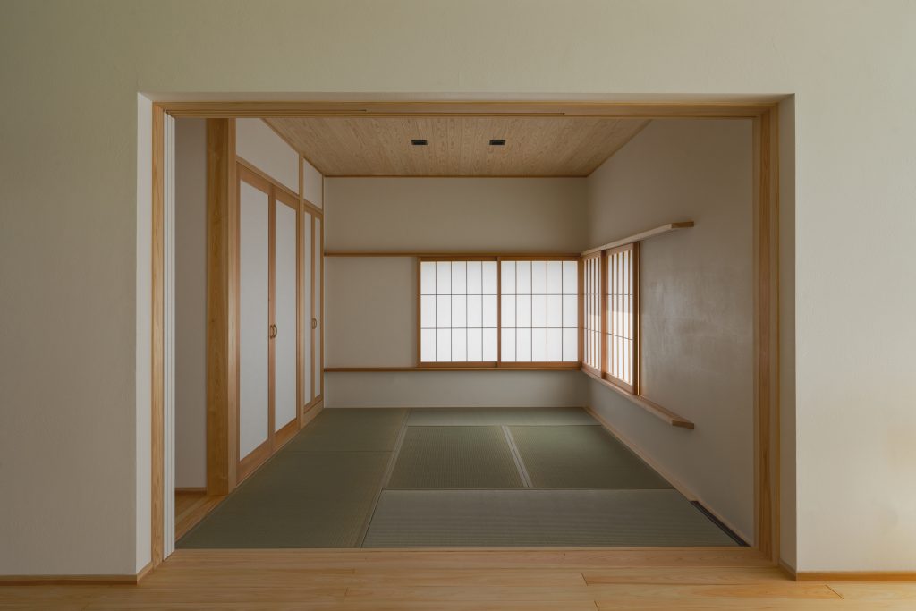 ひかりと暮らしをやさしくつなぐ、開放と安心の住まい。