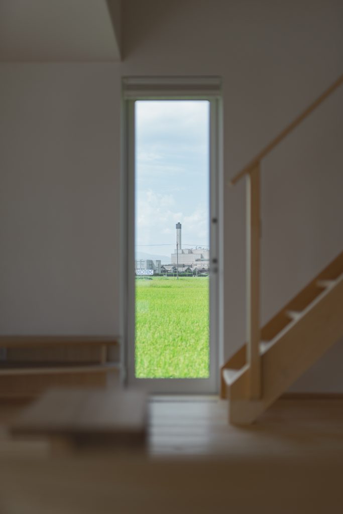 ひかりと暮らしをやさしくつなぐ、開放と安心の住まい。