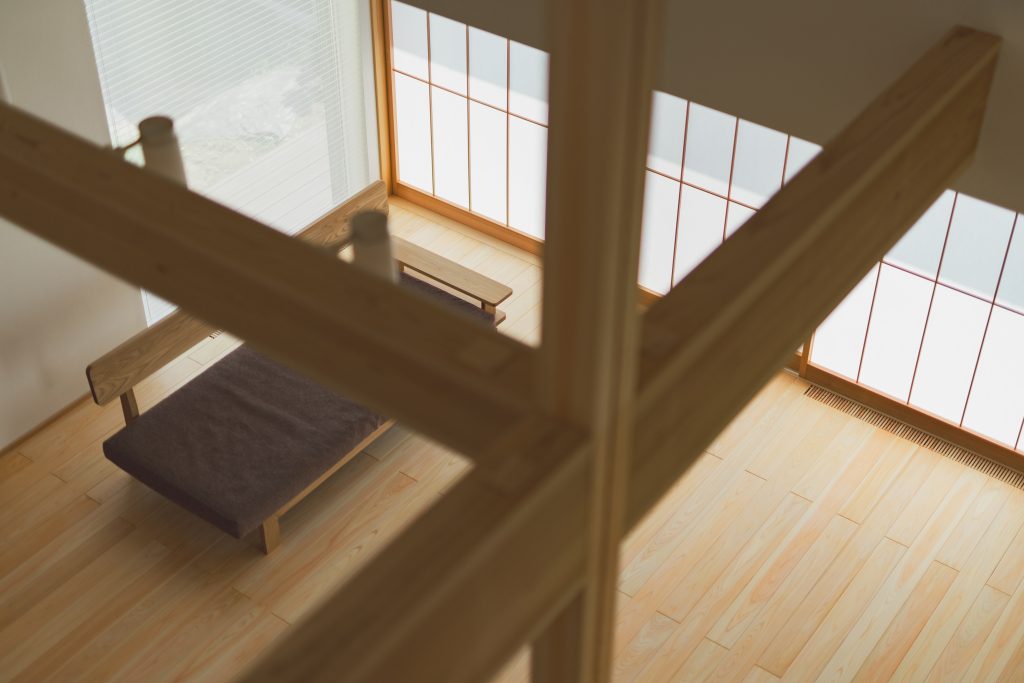 ひかりと暮らしをやさしくつなぐ、開放と安心の住まい。