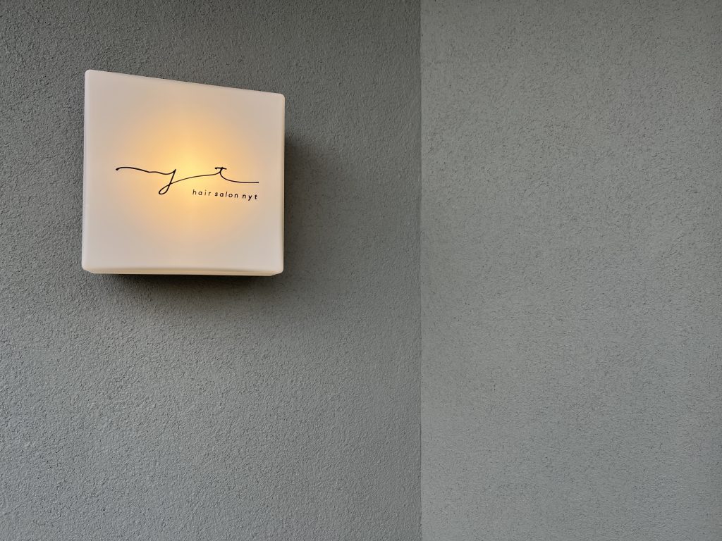 光が満ちる、小さな美容室のリノベーション