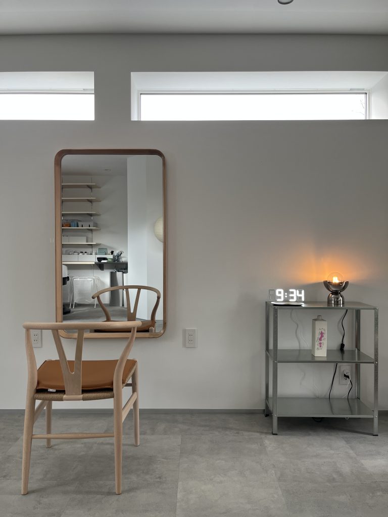 光が満ちる、小さな美容室のリノベーション