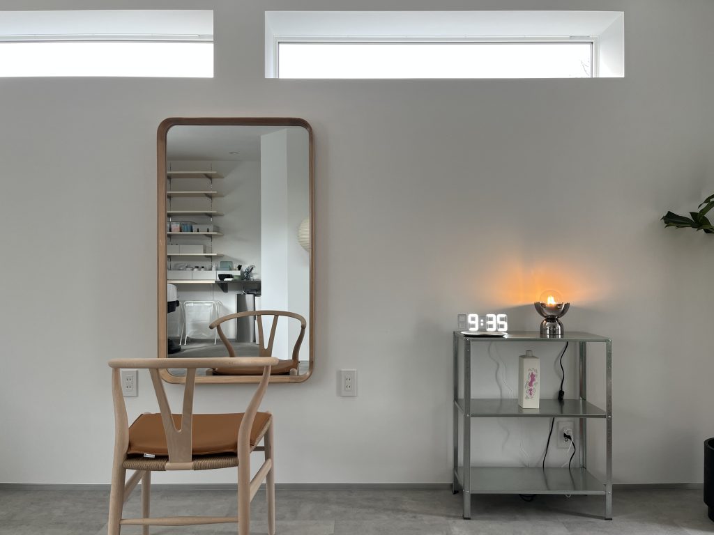 光が満ちる、小さな美容室のリノベーション