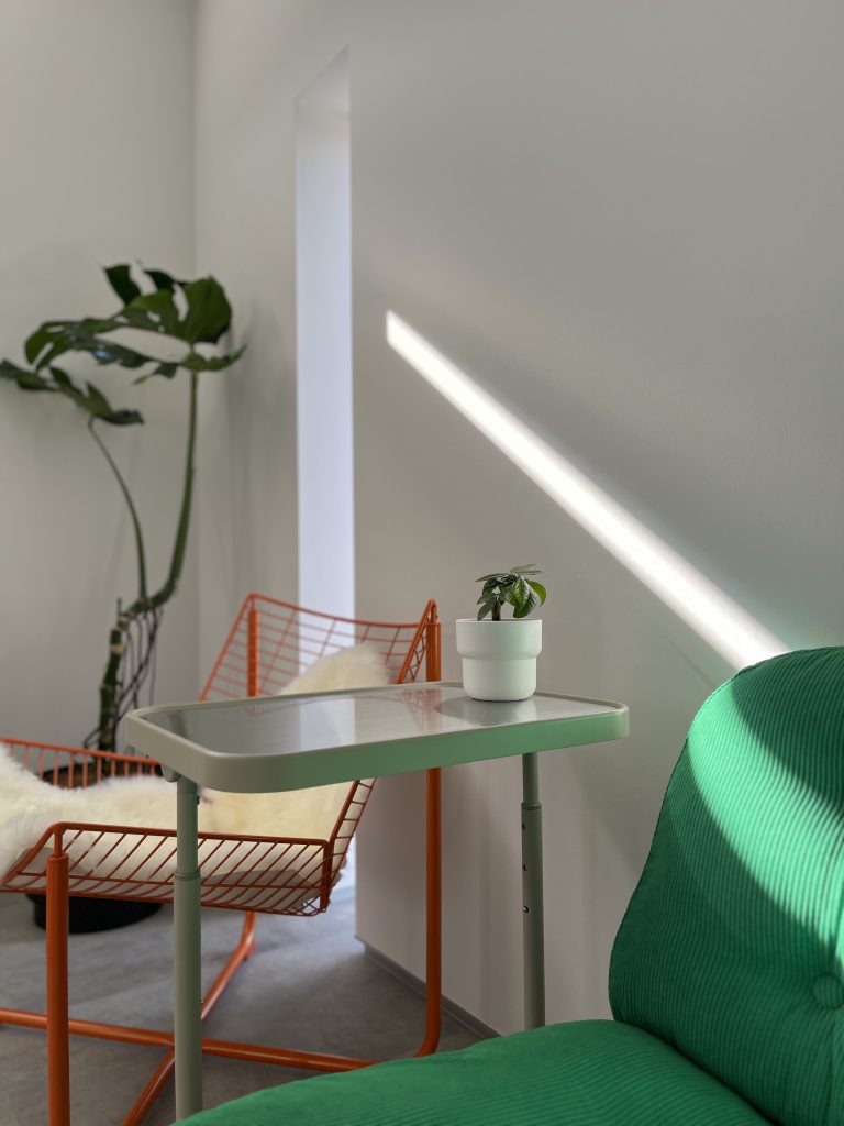 光が満ちる、小さな美容室のリノベーション