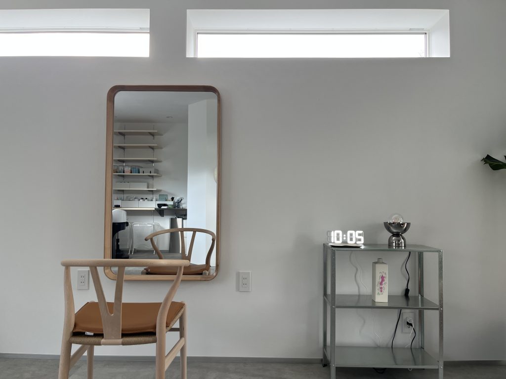 光が満ちる、小さな美容室のリノベーション