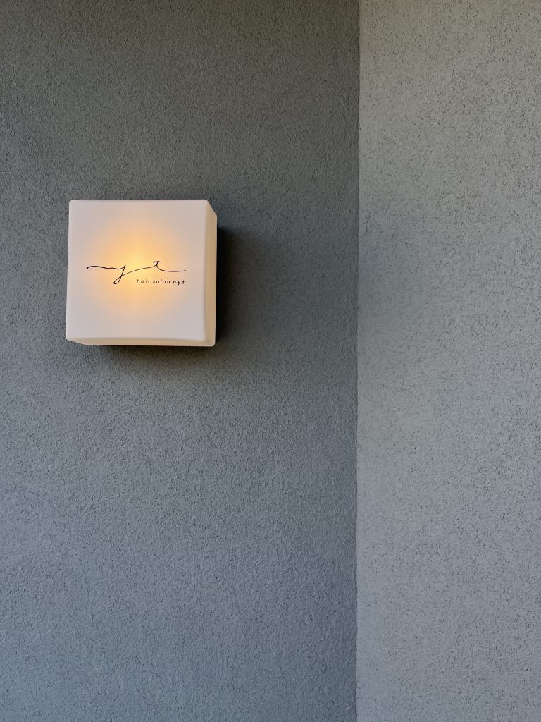 光が満ちる、小さな美容室のリノベーション