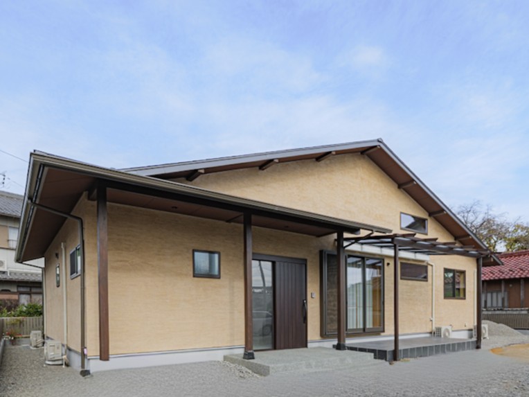 職と住、新と旧。すべてが緩やかに調和する、平屋の暮らし。