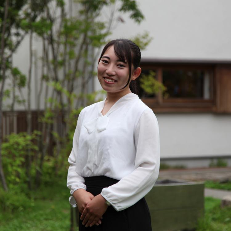 髙井 梨那